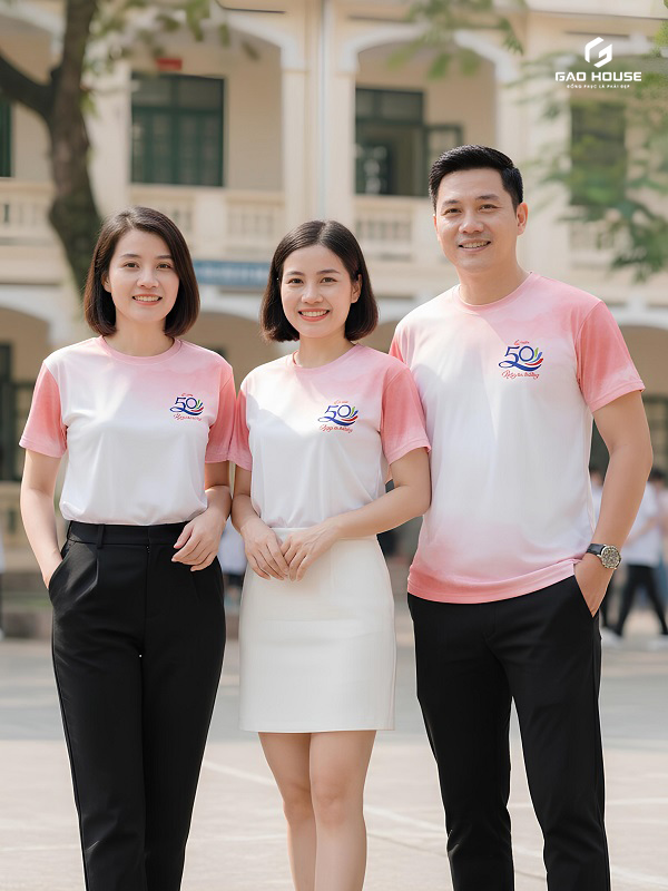 Sự đồng nhất trong trang phục mang đến vẻ đẹp cuốn hút cho tất cả các thành viên