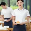 đồng phục nhà hàng màu trắng phối cổ line xanh
