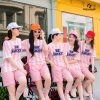 đồng phục nhóm có cổ màu hồng