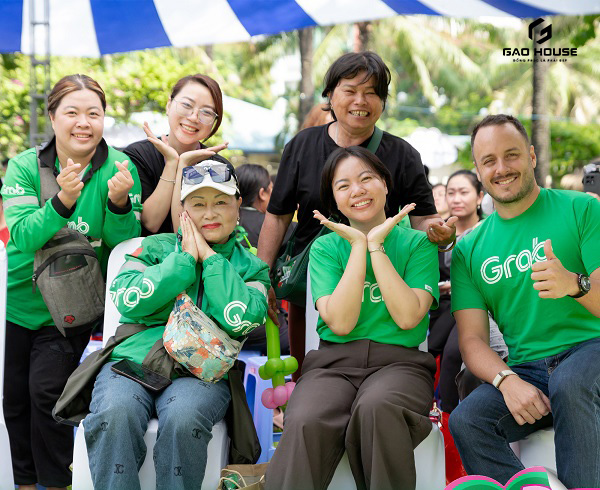 form dáng đồng phục grabbike