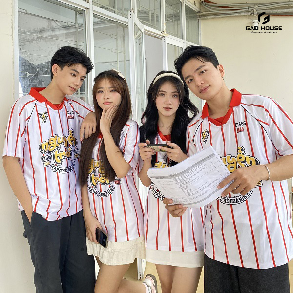 mẫu áo lớp màu trắng có cổ 