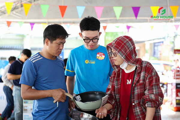 mẫu đồng phục điện máy xanh 