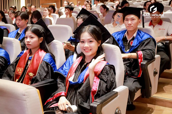 đồng phục tốt nghiệp trường duy tân