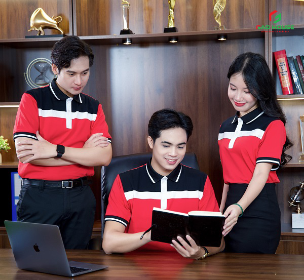 áo đồng phục màu đỏ đen