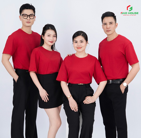 đồng phục áo thun màu đỏ cổ tròn
