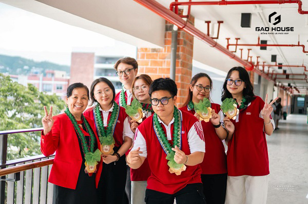 đồng phục nữ giảng viên đại học hồng bàng