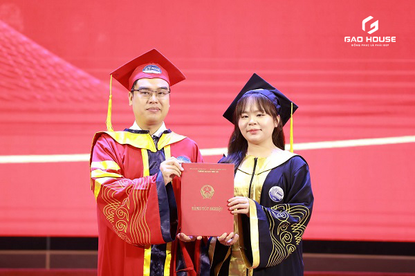 áo cử nhân tlu