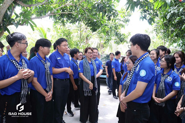 áo tình nguyện trường đại học quốc gia tphcm