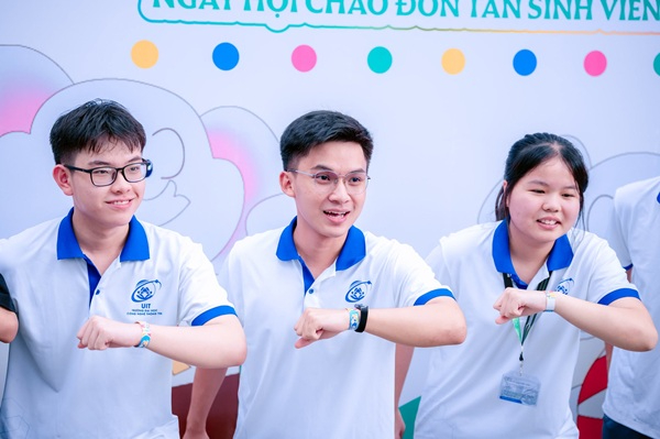 Đồng phục Đại học Công nghệ Thông tin TPHCM