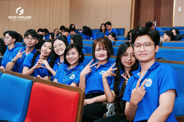 Đồng phục Đại học Kinh tế Luật TPHCM