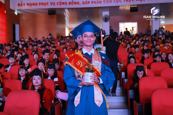 đồng phục tốt nghiệp đại học sư phạm tphcm
