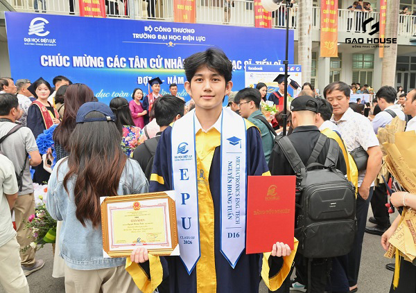 đồng phục tốt nghiệp trường đại học điện lực