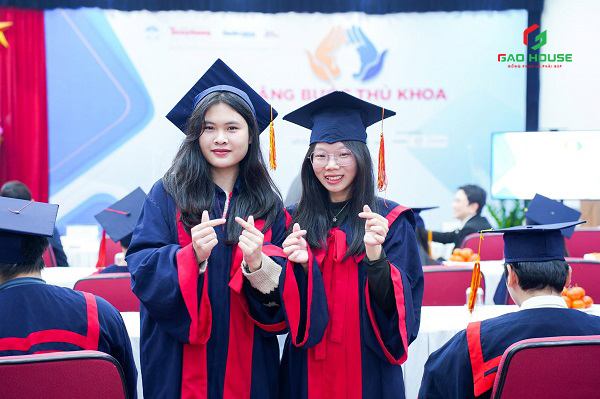 Lễ phục tốt nghiệp Đại học Văn hóa Hà Nội